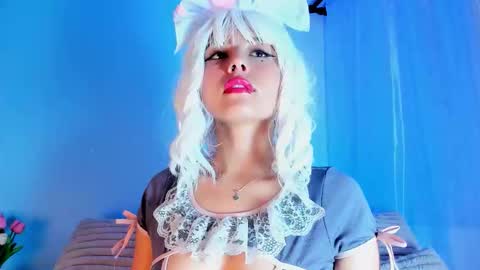 Snapshot of emilywithe_ chatting on 12, 10, 2025    online show from 12, 10, 2025