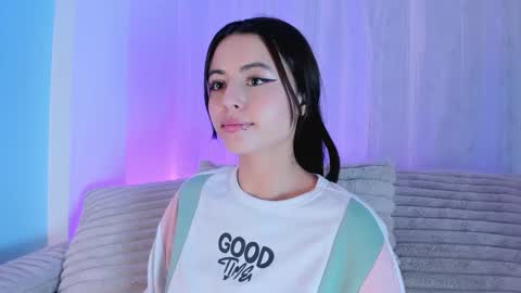 Snapshot of emilywithe_ chatting on 6, 3, 2026 online show from 6, 3, 2026