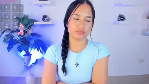 Snapshot of emilyy_kim chatting on 12, 1, 2026 emilyy_kim online show from 12, 1, 2026