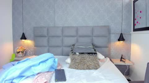 emilyy_r online show from 8, 4, 2026