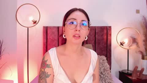 Emilyy Watson online show from 29, 1, 2025