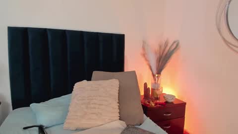 Emilyy Watson online show from 26, 2, 2025