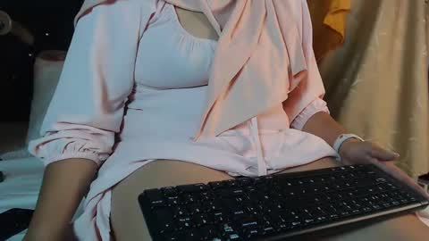 emira199 online show from 18, 2, 2025