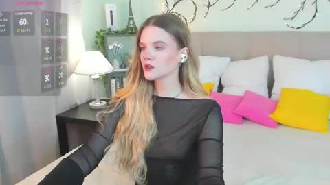 Snapshot of emma__peach chatting on 9, 5, 2026 emma__peach online show from 9, 5, 2026