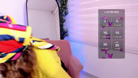 Snapshot of emma_bloom__ chatting on 8, 3, 2025 Emma Bloom online show from 8, 3, 2025