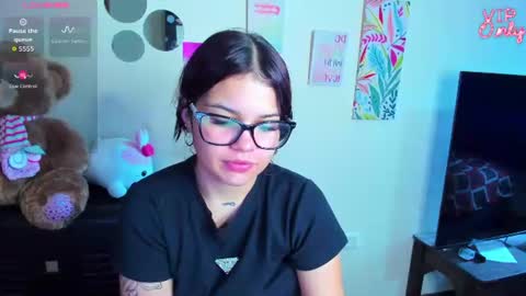 Snapshot of emma_boo_ chatting on 22, 6, 2026 emma_boo_ online show from 22, 6, 2026
