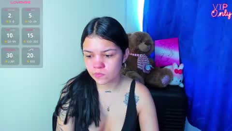 Snapshot of emma_boo_ chatting on 5, 7, 2026 emma_boo_ online show from 5, 7, 2026