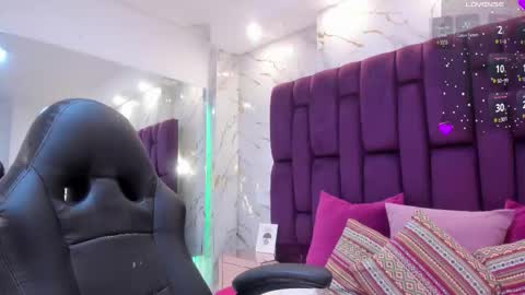 Snapshot of emma_carterr1 chatting on 28, 9, 2025 pau online show from 28, 9, 2025