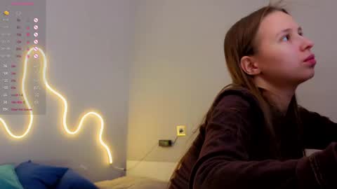 Snapshot of emma_clon chatting on 20, 5, 2026 Emma online show from 20, 5, 2026