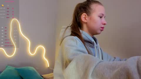 Snapshot of emma_clon chatting on 24, 5, 2026 Emma online show from 24, 5, 2026