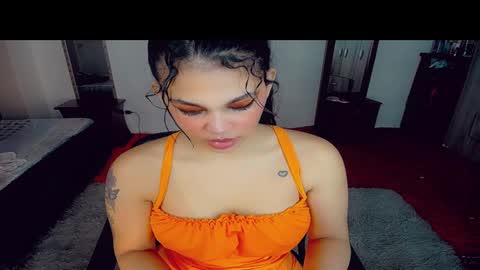 Snapshot of emma_diva chatting on 5, 2, 2025 emma online show from 5, 2, 2025