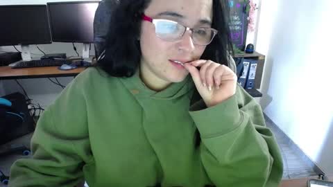 Snapshot of emma_evans07 chatting on 24, 12, 2024 emmy online show from 24, 12, 2024