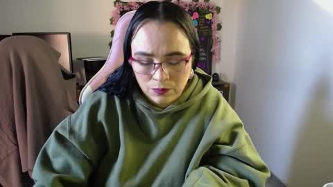 Snapshot of emma_evans07 chatting on 26, 12, 2024 emmy online show from 26, 12, 2024