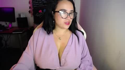 Snapshot of emma_evans07 chatting on 11, 1, 2025 emmy online show from 11, 1, 2025