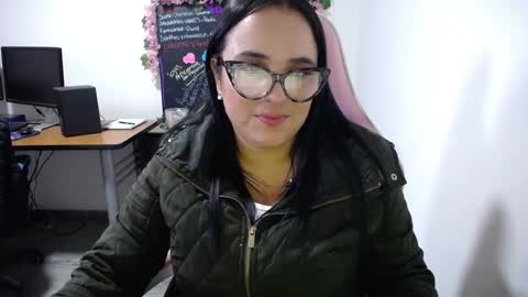 Snapshot of emma_evans07 chatting on 30, 1, 2025 emmy online show from 30, 1, 2025