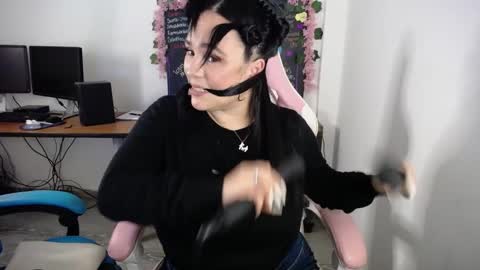 Snapshot of emma_evans07 chatting on 2, 2, 2025 emmy online show from 2, 2, 2025