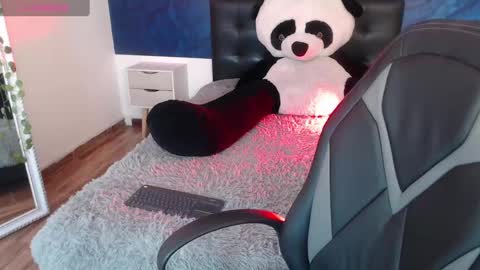 Snapshot of emma_ford1 chatting on 2, 1, 2025 Emma online show from 2, 1, 2025