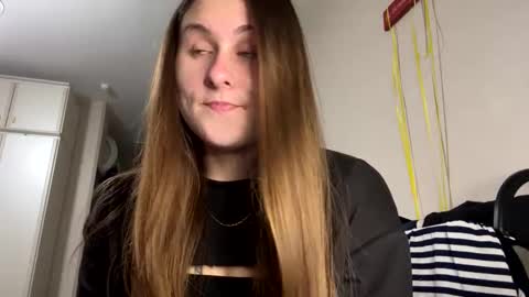 Snapshot of emma_just chatting on 20, 12, 2024 emma_just online show from 20, 12, 2024