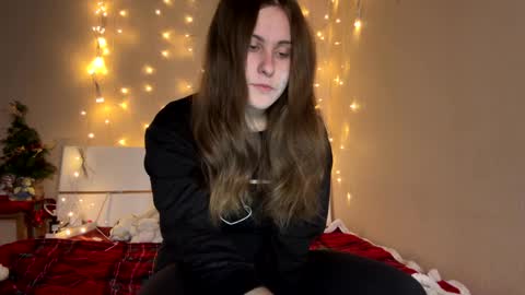 Snapshot of emma_just chatting on 4, 1, 2025 emma_just online show from 4, 1, 2025