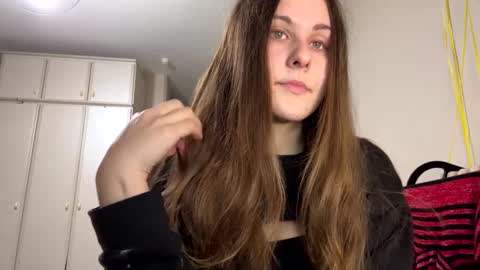 Snapshot of emma_just chatting on 6, 1, 2025 emma_just online show from 6, 1, 2025
