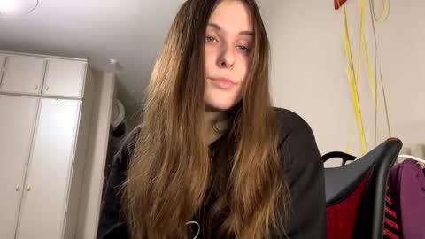 Snapshot of emma_just chatting on 6, 1, 2025 emma_just online show from 6, 1, 2025