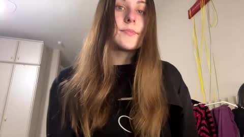 Snapshot of emma_just chatting on 7, 1, 2025 emma_just online show from 7, 1, 2025