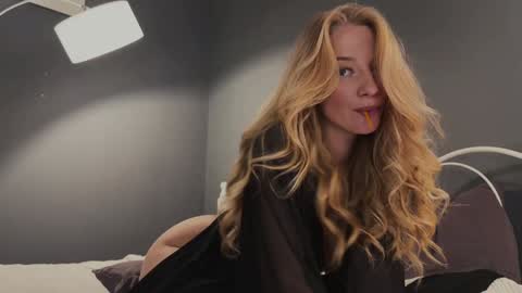 Snapshot of emma_lov2 chatting on 6, 2, 2025 Emma Voss online show from 6, 2, 2025