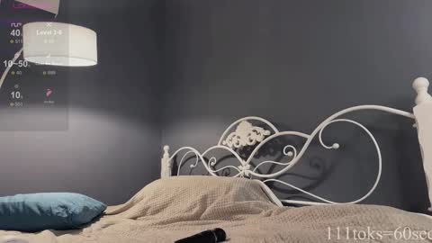 Snapshot of emma_lov2 chatting on 18, 9, 2025 Emma Voss online show from 18, 9, 2025