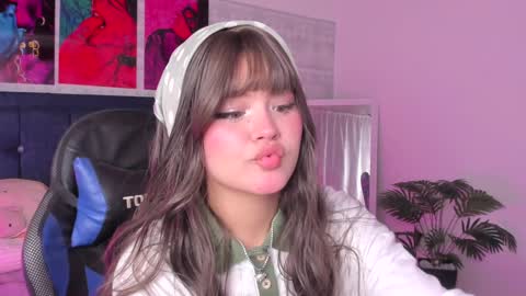 Snapshot of emma_myers1 chatting on 29, 1, 2025 EMMA online show from 29, 1, 2025