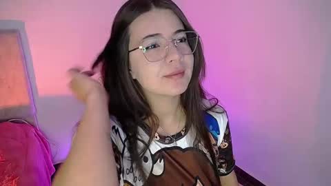 Snapshot of emma_naa chatting on 17, 9, 2025 Emma online show from 17, 9, 2025