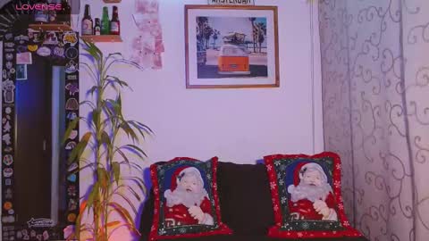 Snapshot of emma_pole_88 chatting on 15, 12, 2024 Sara Luna online show from 15, 12, 2024