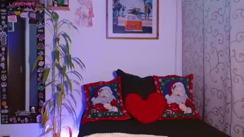 Snapshot of emma_pole_88 chatting on 18, 12, 2024 Sara Luna online show from 18, 12, 2024