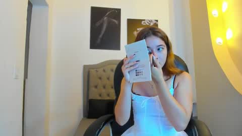 Snapshot of emma_rousz chatting on 18, 9, 2025 emma online show from 18, 9, 2025