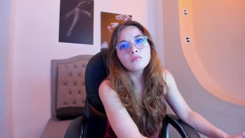 Snapshot of emma_rousz chatting on 19, 9, 2025 emma online show from 19, 9, 2025