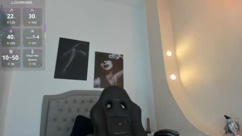 Snapshot of emma_rousz chatting on 10, 10, 2025 emma online show from 10, 10, 2025