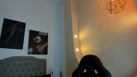 Snapshot of emma_rousz chatting on 13, 10, 2025 emma online show from 13, 10, 2025