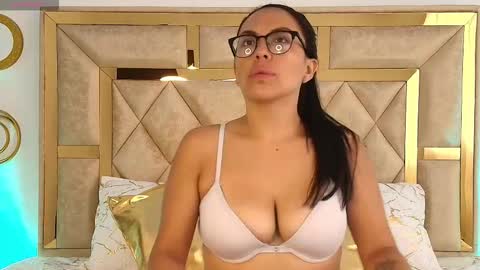 Emma Sanz online show from 3, 2, 2026