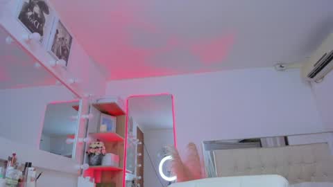 Snapshot of emma_smith13 chatting on 1, 2, 2025 HI IM NEW online show from 1, 2, 2025