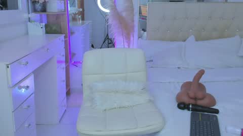 Snapshot of emma_smith13 chatting on 5, 2, 2025 HI IM NEW online show from 5, 2, 2025
