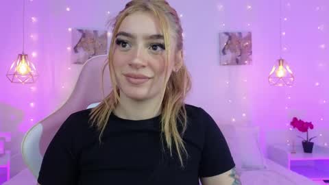 Snapshot of emma_softt chatting on 8, 4, 2026 Emma Softt online show from 8, 4, 2026