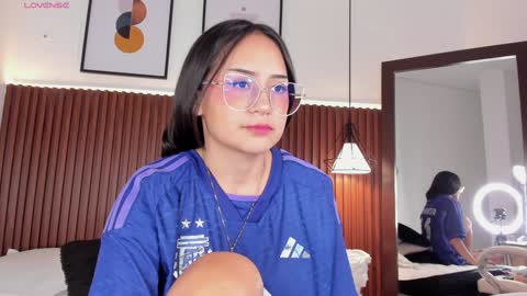 Snapshot of emma_white_01 chatting on 14, 12, 2024 emma your love online show from 14, 12, 2024