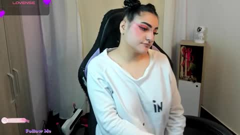 Snapshot of emmaamartinez chatting on 30, 10, 2025 modelo independente online show from 30, 10, 2025