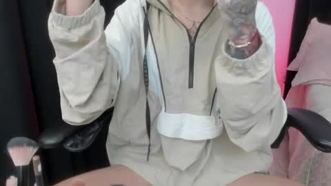 Snapshot of emmabridgerton chatting on 16, 1, 2026 Emma online show from 16, 1, 2026