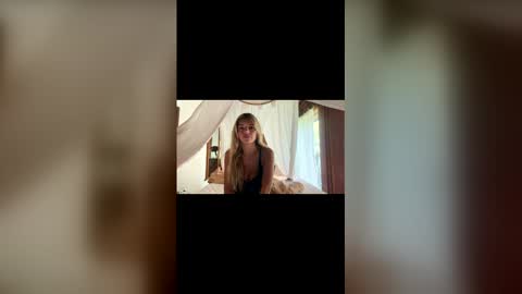 Emmaarrr online show from 2, 4, 2026