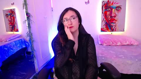 Emma Claire online show from 9, 9, 2025