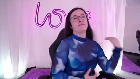 Snapshot of emmaclaire_ chatting on 16, 9, 2025 Emma Claire online show from 16, 9, 2025