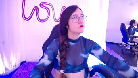 Snapshot of emmaclaire_ chatting on 25, 9, 2025 Emma Claire online show from 25, 9, 2025