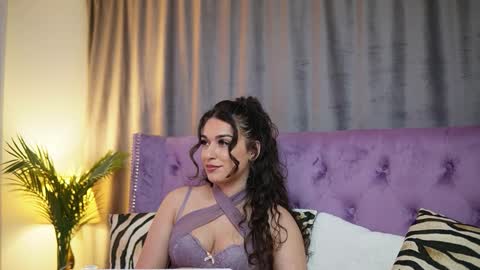 Snapshot of emmadallas chatting on 3, 11, 2025 Emma online show from 3, 11, 2025