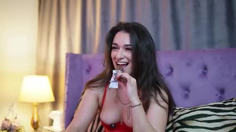 Snapshot of emmadallas chatting on 18, 12, 2025 Emma online show from 18, 12, 2025