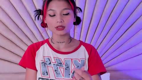 Snapshot of emmaduff_ chatting on 2, 10, 2025 online show from 2, 10, 2025